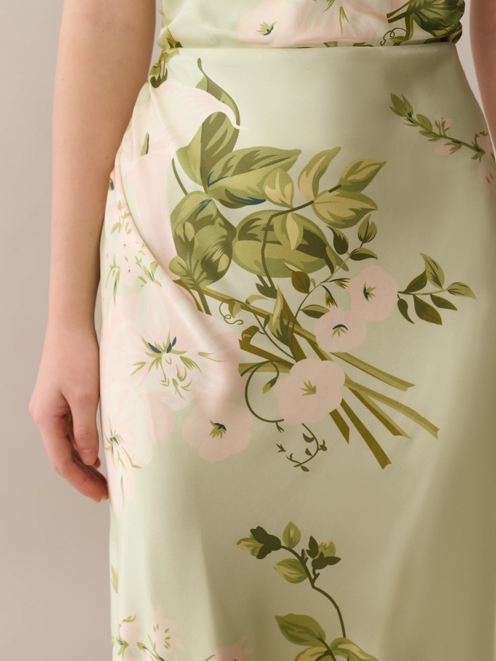 Few Moda Reformation 100% Silk Pale Green Floral Dress - Size XS - Picture 2 of 10